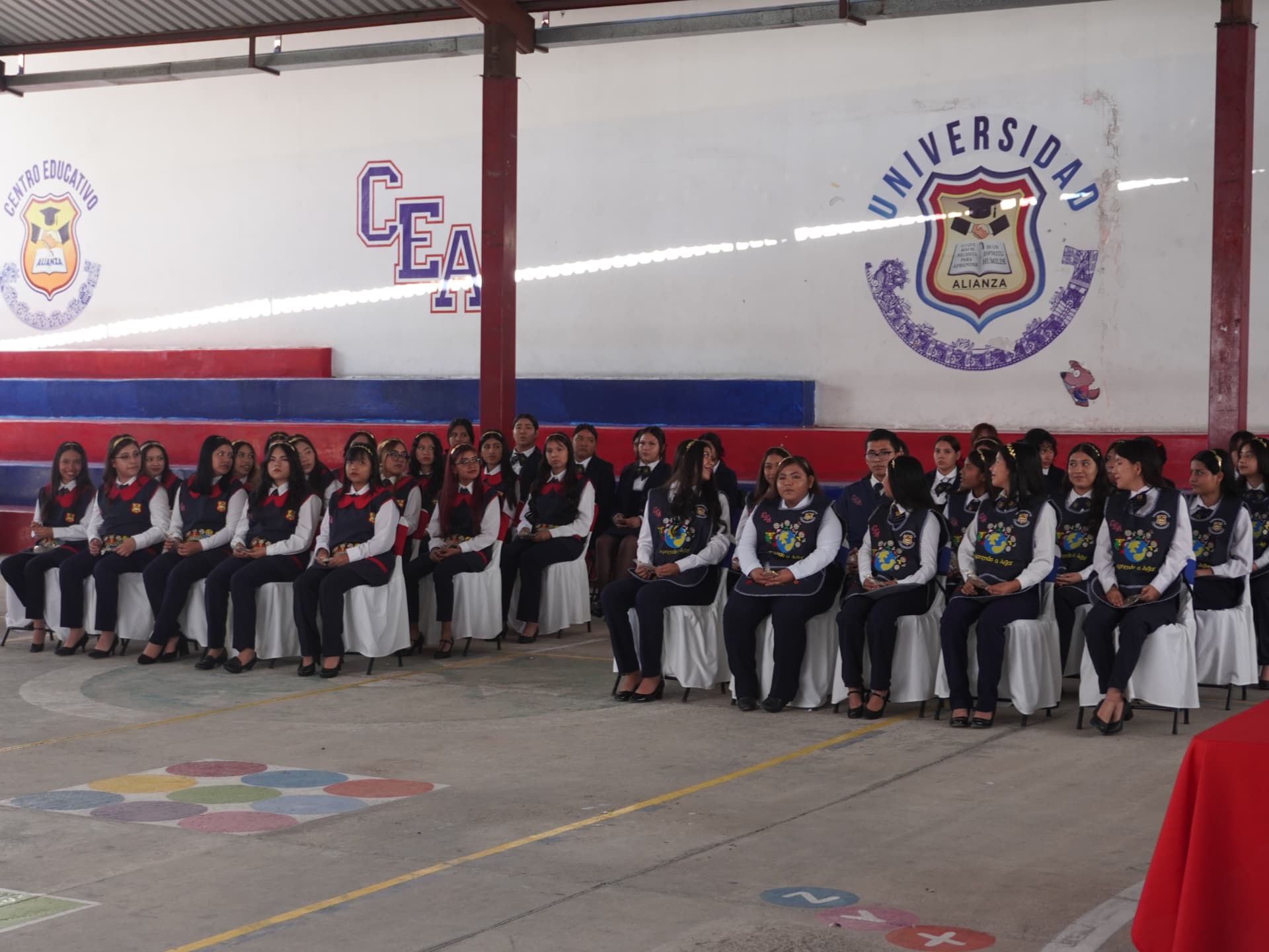 Alumnos de bachillerato en instalaciones Alianza CEA
