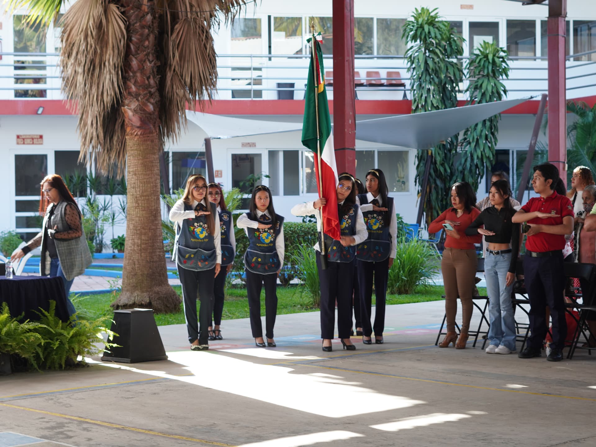 Ceremonia cívica en Alianza CEA